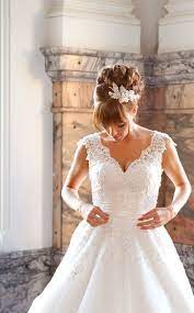 Pin By Leslie Buse On Wedding Bells Strapless Wedding Dress Hair Ball Gowns Wedding Casual Wedding Hair