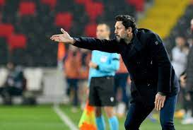 Futbolculuk hayatına almanya'nın eintracht frankfurt takımında. Fenerbahce S Form Proves Erol Bulut Should Not Rush His Plan Daily Sabah