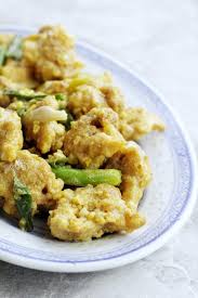 Crispy Chicken With Salted Egg Yolk Sauce Couple Eats Food Recipe Salted Egg Yolk Salted Egg Crispy Chicken