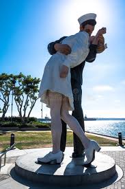 His statue was featured in a ceremony that included carl muscarello and edith shain as participants, holding a copy of the famous photograph. 599 Statue Kissing Photos Free Royalty Free Stock Photos From Dreamstime