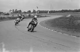 Opdrachtgever foto © tt circuit assen. File Training Tt Assen 125cc Motoren In De Bocht Bestanddeelnr 920 4252 Jpg Wikimedia Commons