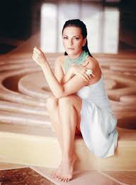 Yeşim salkım, şarkıcı ve oyuncu. Yesim Salkim S Feet Wikifeet