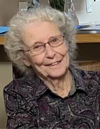 Mae Hull's Instagram, Twitter & Facebook