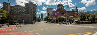 Prohibición parcial o total de circular libremente en una ciudad o país. 8nopnwy 7of8tm