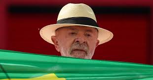 Photo «Un passeport pour l'avenir» : Lula défend le pétrole découvert au ...