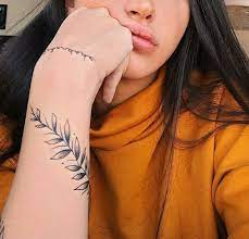 Tatuagem De Folha No Braço