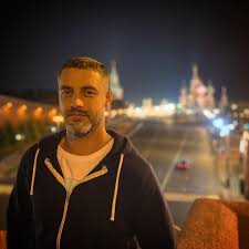 Однако, вырос в совсем непростое и даже опасное время. Anton Batyrev Rassekretil Imya Novoj Vozlyublennoj I Ona Kopiya Ego Byvshej Zheny Passion Ru
