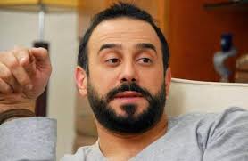 يحاول نقيب في الجيش يُدعى سمر العثور على أدلة قوية للقبض على عصابة تُدعى صافي ، والتي تقوم سراً بالعديد من الأنشطة الإجرامية. Ù‚ØµÙŠ Ø®ÙˆÙ„ÙŠ ÙŠØ·Ù„ Ø¹Ù„Ù‰ Ø¬Ù…Ù‡ÙˆØ±Ù‡ ÙˆÙŠØ¹ØªØ°Ø± Ø¨Ø§Ù„ÙÙŠØ¯ÙŠÙˆ