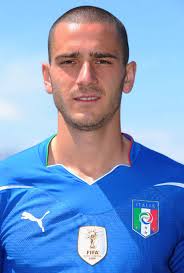 Bonucci goes celebrating with fans and when tries walking back a steward prevents him to walk on pitch thinking he is a fan. Leonardo Bonucci Biografia