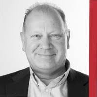 Julie Pence's Instagram, Twitter & Facebook