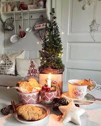 Deck the halls with boughs. Good Morning Guys Not My Picture Found On Pinterest Tell Me If You Know Whose Pho Christmas Kitchen Decor Christmas Kitchen Christmas Decor Diy
