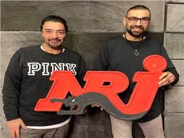 يستعد نجوم جيل التسعينات الرباعي حميد الشاعري وهشام عباس ومصطفى قمر وإيهاب توفيق، لطرح أغنية جديدة تحمل اسم «زحمة الأيام» من إنتاج شركة «كامب»، وقام الرباعي بتصوير الأغنية بطريقة الفيديو كليب، تمهيدا لطرحها يوم. Ø­Ù…ÙŠØ¯ Ø§Ù„Ø´Ø§Ø¹Ø±ÙŠ Ø¹Ø§ØªØ¨ Ø¹Ù„Ù‰ Ø£ØµØ§Ù„Ø© ÙˆØ§Ù†ØªØ¸Ø±ÙˆØ§ Ø£ØºÙ†ÙŠØªÙŠ Ø²Ø­Ù…Ø© Ø§Ù„Ø£ÙŠØ§Ù… Ø¨ÙˆØ§Ø¨Ø© Ø£Ø®Ø¨Ø§Ø± Ø§Ù„ÙŠÙˆÙ… Ø§Ù„Ø¥Ù„ÙƒØªØ±ÙˆÙ†ÙŠØ©