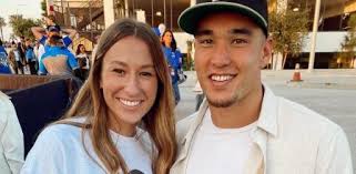 El jugador Taylor Rapp le pide matrimonio a su novia tras ganar la Super  Bowl