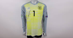 Der dfb hat die neuen trikotnummern für die em 2021 aktualisiert. Zur Em National Keeper Manuel Neuer Signiert Sein Dfb Trikot