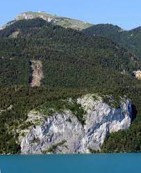 Lake and mountain experience with the boat trip and schafbergbahn right at the lake wolfgangsee. Falkenstein Salzburgwiki