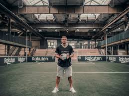 Galatasaraylı eski futbolcu lukas podolski, almanya'nın köln kentinde mangal restorant sahipleri metin dag ve salih dag ile birlikte dönerci açtı. Lukas Podolski Eroffnet Fussballhalle In Koln Rakuten Deutschland Gmbh Pressemitteilung Pressebox