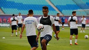 Clubul universitatea craiova mulțumește tuturor partenerilor pentru sprijinul acordat în drumul către câștigarea trofeului. Das Abschlusstraining Von Fc Universitatea Craiova Sportbuzzer De