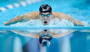 Olahraga air identik dengan olahraga yang memberikan sensasi berbeda, namun juga memiliki resiko yang lebih tinggi dibandingkan dengan olahraga yang dilakukan di darat. Olahraga Air Pengertian Manfaat Cara Macam Macam Gambar