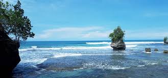 Nias nias is an island the indian ocean off north sumatra.isolated yet worldly, the nias island chain has been trading since prehistory with other cultures, other islands, and even mainland asia. Teluk Dalam Nias Selatan Bild Von Nias Island North Sumatra Tripadvisor