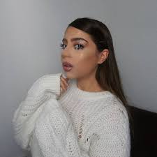 Ako me pratite na storiju onda ste verovatno videli da imam novi "projekat"  😂 nadam se da će ovo biti poslednja slika sa veštačkim noktima, pošto sam  odlučila da probam da oporavim