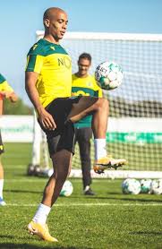 Maybe you would like to learn more about one of these? Joao Mario Ja Trabalha De Leao Ao Peito Camarote Leonino