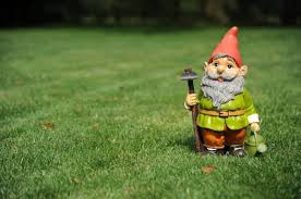 Nains De Jardin Un Phenomene Qui Dechaine Les Passions Chelsea Flower Show Gnomes Chelsea Flower