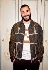 Karim benzema face à la bulgarie le mardi 8 juin avec son bandage à la main droite. Karim Benzema Covers Gq Spain May 2019 By Adria Canameras Fashionotography