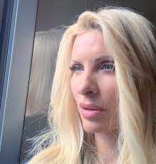 Δείτε όλα τα τελευταία άρθρα σχετικά με: Elenh Menegakh H Fwtografia Apo To Aerodromio Kai O Dialogos Poy Apokalypse Ton Proorismo Photos Gossip Tv Gr