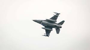 The cockpit and its bubble canopy give the pilot unobstructed forward and upward vision, and greatly improved vision over the side and to the rear. F 16 Pilot Who Crashed In Michigan Pronounced Dead Abc News