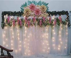 Rangkai bunga dengan benang putih kemudian gantungkan di tembok sebagai backdrop atau di dinding acara pernikahan. 12 Tema Dekorasi Lamaran Sederhana Yang Kekinian