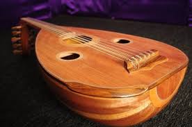 Instrumen ini terdiri dari dua bagian, yakni instrumen induk yang disebut arbab, serta penggeseknya yang disebut go arbab. Alat Musik Tradisional Indonesia Jenis Daerah Dan Fungsi