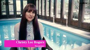 The lavazza 2021 calendar is revealed to the public through the words of its protagonists, in an event that is all about the new humanity: 2021 Lavazza Calendar