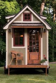 Casa mobile in legno su ruote adatta per essere posizionata in strutture ricettive, campeggi e villaggi turistici. Vado A Vivere In Una Mini Casa Su Ruote La Figurina