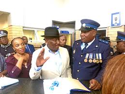 Aus wikimedia commons, dem freien medienarchiv. Police Minister Bheki Cele Warns Lazy Officers