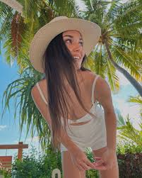 Check out the best instagram #hande_erçel hashtags. 16 Pictures Of Lovers Kerem Bursin And Hande Ercel From Their Maldives Trip Al Bawaba