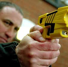 The controversy of taser safety. Polizei Warum Die Umstrittenen Taser Nicht Mehr Aufzuhalten Sind Welt