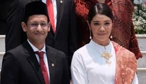 Istri nadiem makarim, ceo gojek, yang ternyata memiliki karir cemerlang seperti sang suami. 4 Bukti Franka Franklin Cinta Indonesia Salah Satunya Pakai Anting Tanah Air