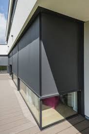 Ein außenliegender sonnenschutz sorgt am wirkungsvollsten für ein angenehmes und gesundes raumklima. 13 Zip Screen Textilscreen Ideen Fassade Sonnenschutz Architektur