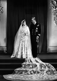 Clever, enigmatic and flirtatious, she rewrote the rules of being queen. Rarely Seen Photos Of Queen Elizabeth Konigliche Hochzeitskleider Prinzessin Elizabeth Royale Hochzeiten