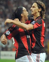 Ronaldinho Zlatan Ibrahimovic 2010 11 Futbol Amigas