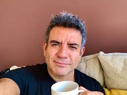 Sin filtros. Quien, al igual que yo, amanece despeinado, ojeroso, arrugado  y sin poder abrir los ojos?... vayan por su café!!!