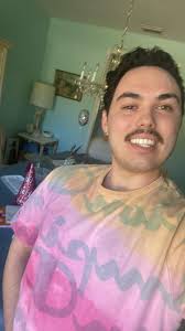 Hey my name is Dave. I'm 17 years single and straight I am from NYC but  moved to Florida