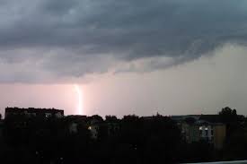 Często przed chłodnymi frontami atmosferycznymi rozwijają się burze wewnątrzmasowe. Gdzie Jest Burza Prognoza Pogody Burze I Opady Deszczu W Polsce Najnowszy Komunikat Burzowy Imgw Oto Mapa Pogodowa Online Nowosci Dziennik Torunski