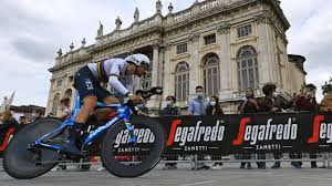 Doch der weltmeister im kampf gegen die uhr und auf der bahn könnte künftig auch bei den klassikern zuschlagen. Giro D Italia 2021 1 Etappe Ganna Wiederholt Im Zeitfahren Triumph Aus Dem Vorjahr Radsport Video Eurosport
