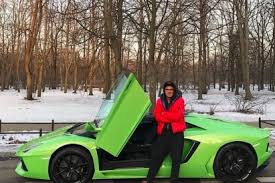 Kuba wojewódzki sprzedaje swój apartament na powiślu. Zielone Lamborghini Kuby Wojewodzkiego Wystawione Na Sprzedaz
