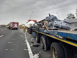 De linkerrijstrook was daardoor een tijd dicht. Traumaheli Voor Zwaar Ongeluk Op A2 Bij Eindhoven Chauffeur Zwaargewond Binnenland Ad Nl