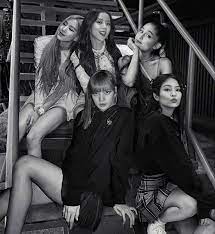 Blackpink will soon be embarking on their north american leg of their world tour 'in your area', . Ariana Grande And Blackpink Instagram Video