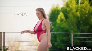 坏妻子莉娜保罗在高清涂黑性爱视频中用英国广播公司欺骗她的丈夫