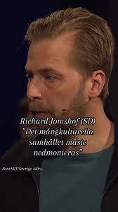 "Min ingång i det här är att det mångkulturella samhället har misslyckats,  det är helt uppenbart, och för att göra någonting åt det här så måste det  mångkulturella samhället nedmonteras." Klipp från ...