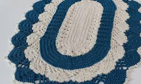 O euroroma spesso é um barbante de 24 fios, baseado em uma tendência de arte com fios mais grossos, onde a peça cresce com velocidade nas mãos do artesão. Receita Tapete De Croche Equilibrio Com Barbante Euroroma Colorido Blog Do Bazar Horizonte Tapete De Croche Tapete De Barbante Tapete De Croche Facil